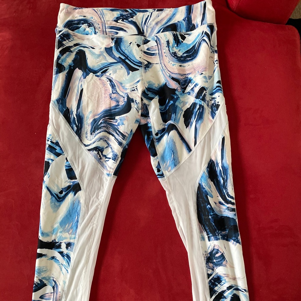 NEW! Watercolor Fabletics Leggings